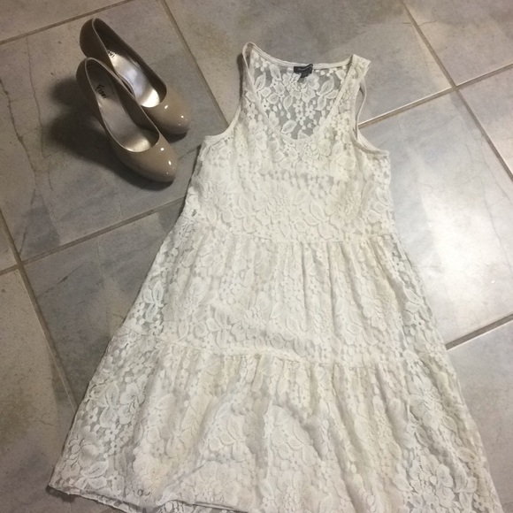 American Eagle Outfitters Dresses & Skirts - American Eagle Cream Shift Dress